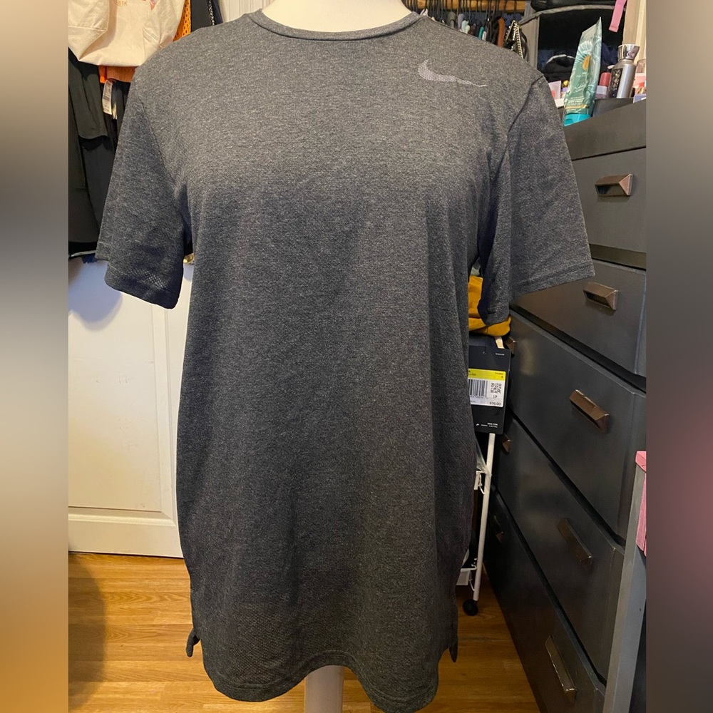 NWT, Men’s Size S Nike Breathe Gray Short Sleeve Tee W/ Dri-Fit Technology